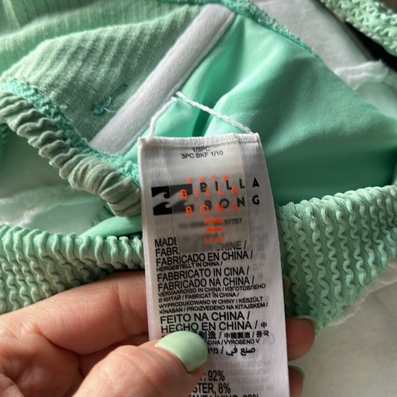 Billabong matching bikini set - Picture 3 of 6